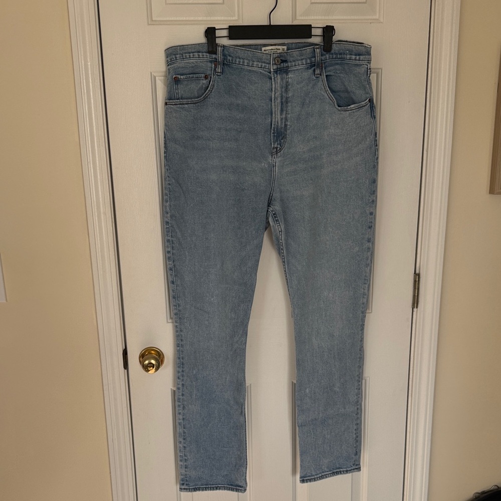 Abercrombie & Fitch Light Blue Women’s 90s Slim Straight Ultra High Rise Jeans